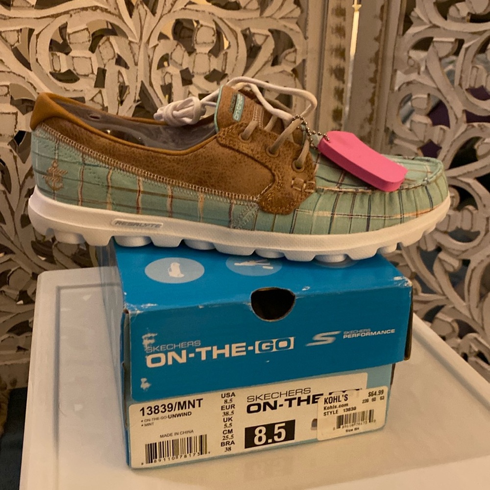 Brand new Skechers On-The-Go Size 8.5. Smoke-free home!